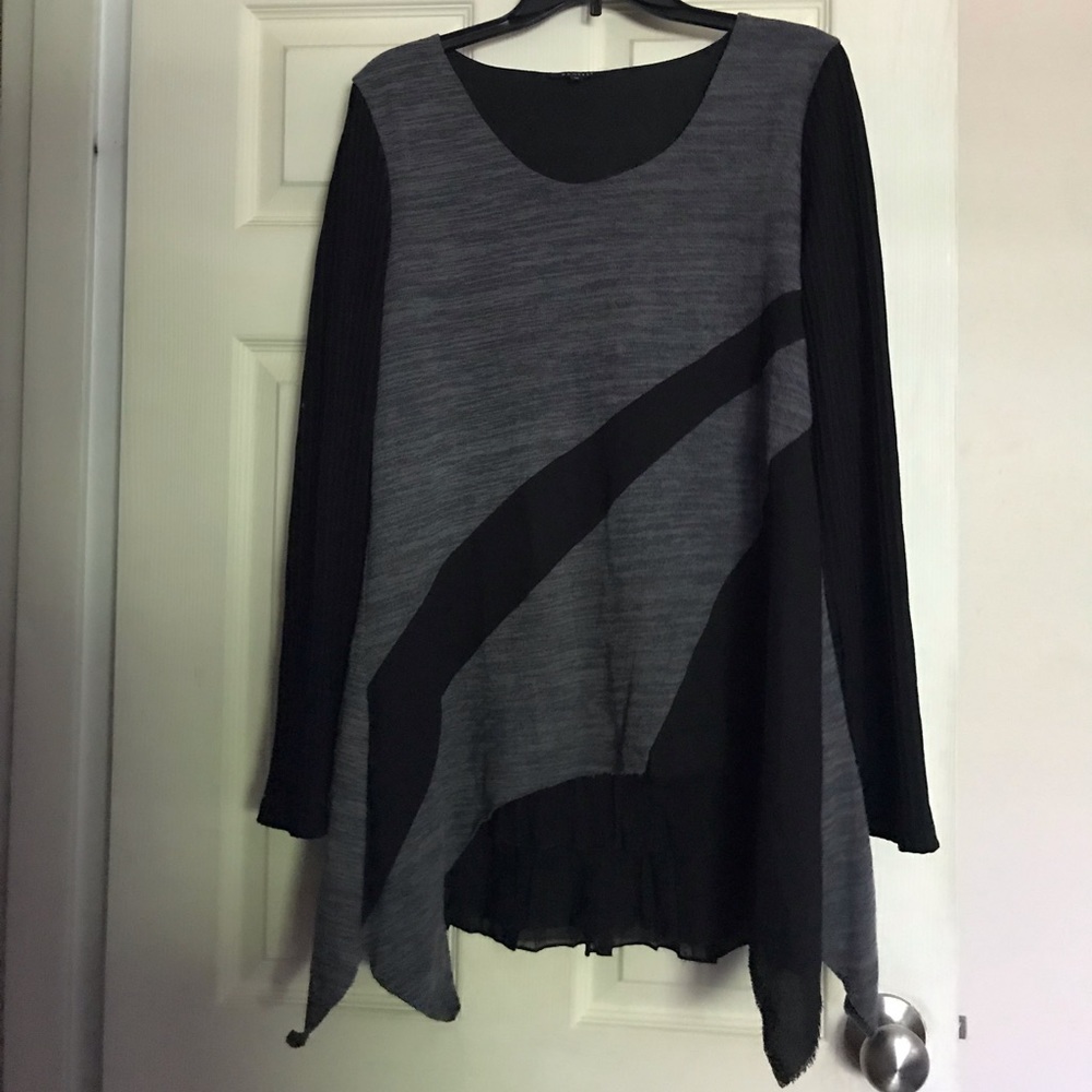 Black and gray Tunic Sweater M